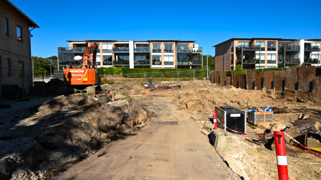 Boliger der ligger lige op til en byggeplades
