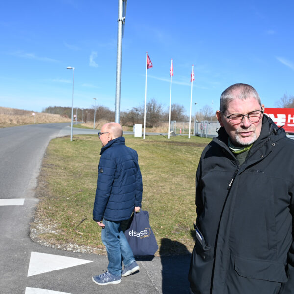 Frands Havaleschka og Søren P. Petersen besigtiger forholdene. Frands Havaleschka, til venstre, er tidligere kommunalpolitiker og medlem af Blovstrød LiVs redaktionsgruppe.